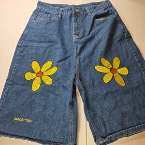 Magic Tide Wide Leg Fashion Shorts with Yellow Embroidered Flowers Size Medium